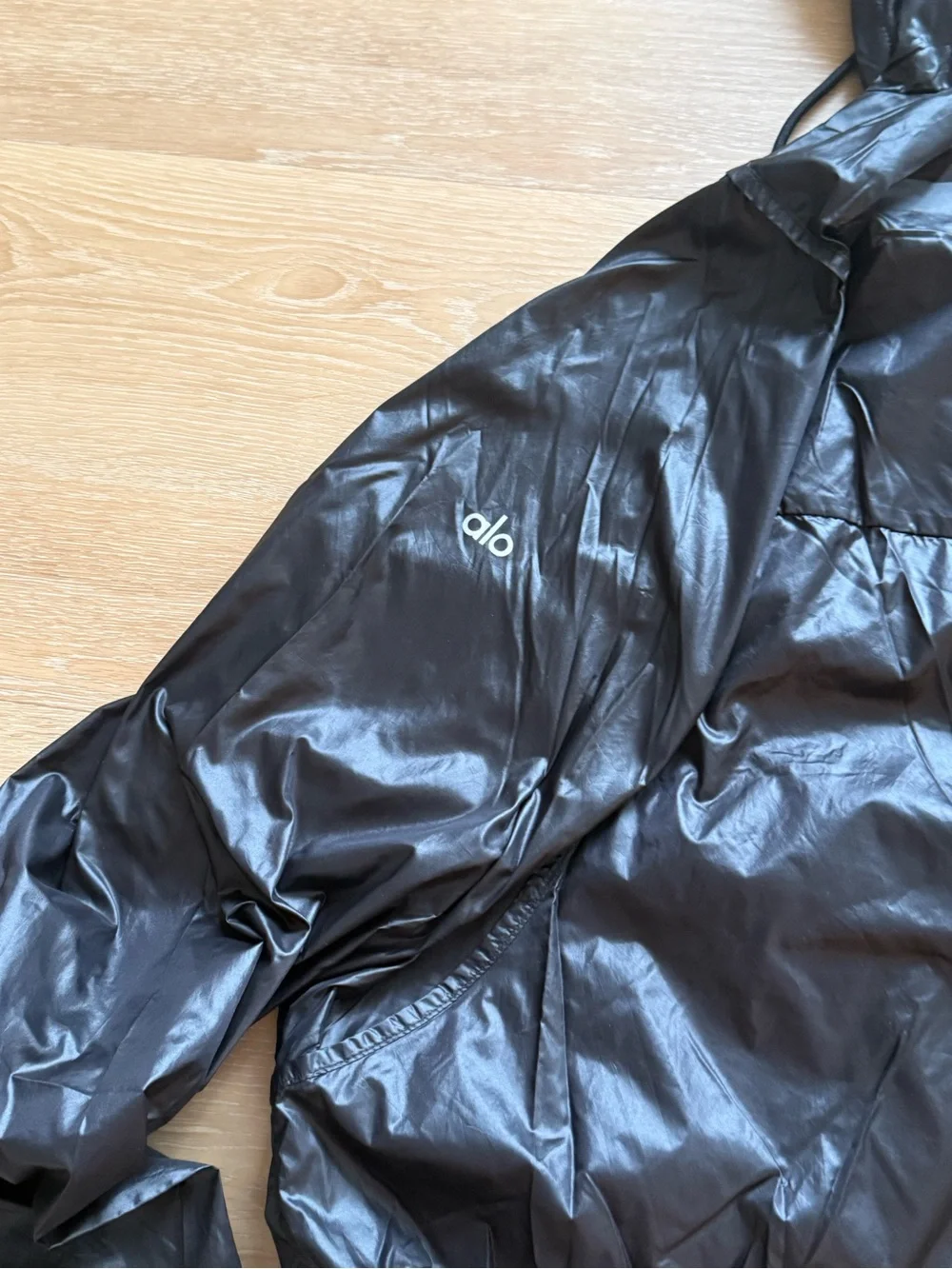 ALO Black Hooded Lightweight Shell Jacket- impermiable